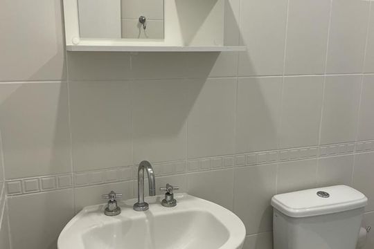 Banheiro de apartamento à venda com 1 quarto, 42m² em Água Branca, São Paulo
