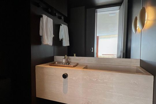 Lavabo  de apartamento à venda com 4 quartos, 250m² em Santa Lúcia, Belo Horizonte