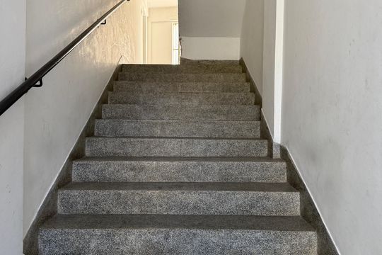 Escada de apartamento para alugar com 2 quartos, 120m² em Jardim Cocaia, Guarulhos