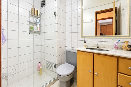 Banheiro de apartamento para alugar com 2 quartos, 62m² em Nonoai, Porto Alegre