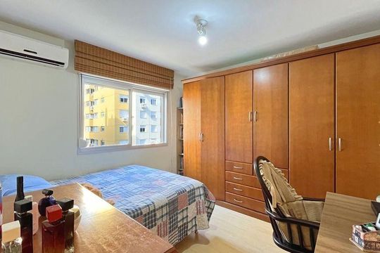 Quarto 1 de apartamento para alugar com 2 quartos, 62m² em Nonoai, Porto Alegre