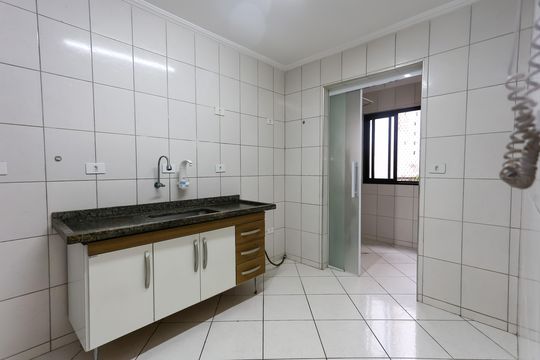 cozinha de apartamento para alugar com 2 quartos, 66m² em Jardim Henriqueta, Taboão da Serra