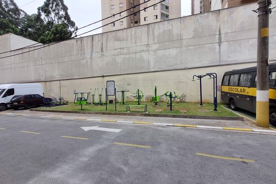 ginastica ar libre de apartamento para alugar com 2 quartos, 66m² em Jardim Henriqueta, Taboão da Serra