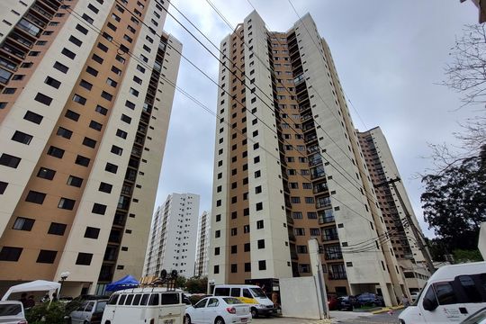 Fachada de apartamento para alugar com 2 quartos, 66m² em Jardim Henriqueta, Taboão da Serra