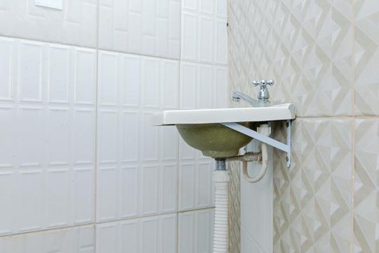 Banheiro de kitnet/studio para alugar com 1 quarto, 25m² em Jardim Adriana, Guarulhos
