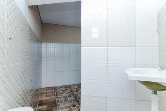 Banheiro de kitnet/studio para alugar com 1 quarto, 25m² em Jardim Adriana, Guarulhos