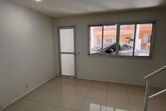 Sala de casa de condomínio à venda com 3 quartos, 91m² em Tanque, Rio de Janeiro