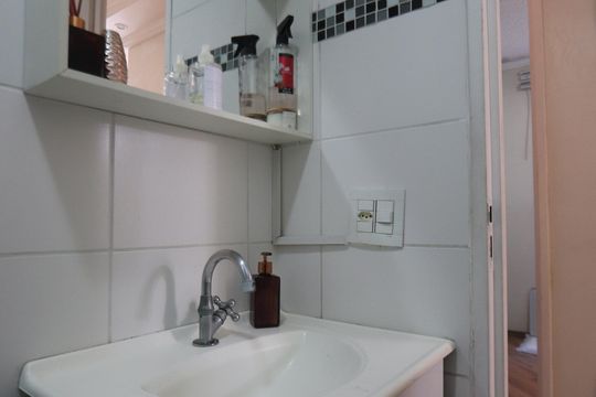 Banheiro Social de apartamento à venda com 3 quartos, 60m² em Vila Alpina, São Paulo