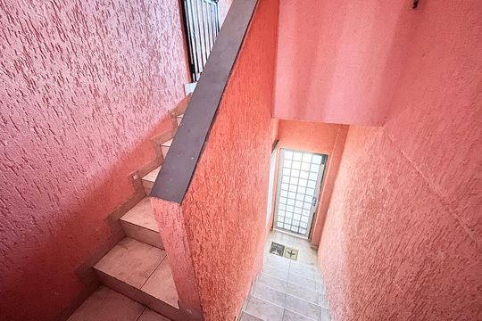 Escada de casa à venda com 4 quartos, 216m² em Vila Santa Maria, São Paulo