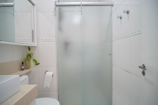 Banheiro de apartamento à venda com 2 quartos, 64m² em Ideal, Novo Hamburgo