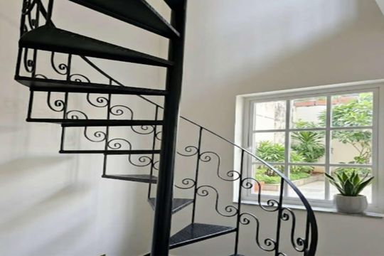 Escada de casa para alugar com 4 quartos, 260m² em Padre Miguel, Rio de Janeiro