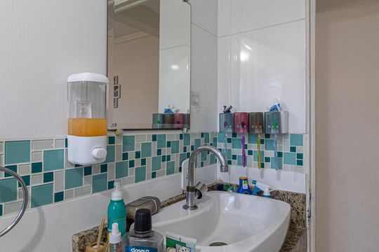 Banheiro de apartamento à venda com 2 quartos, 44m² em Vila Jacuí, São Paulo