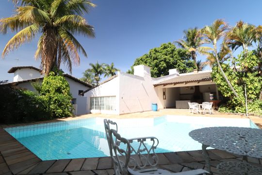 Casa para alugar com 3 quartos, 367m² em Cidade Jardim, Uberlândia