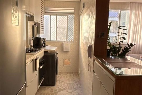 Cozinha de apartamento para alugar com 2 quartos, 45m² em Vila Suzana, São Paulo