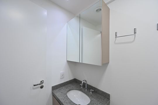 Banheiro Social de kitnet/studio à venda com 1 quarto, 21m² em Vila Clementino, São Paulo