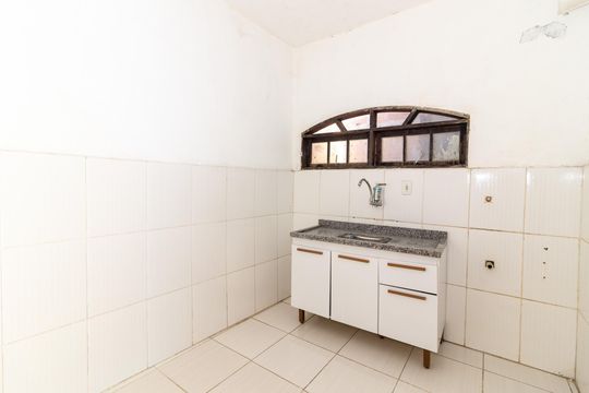Cozinha de casa para alugar com 2 quartos, 60m² em Realengo, Rio de Janeiro