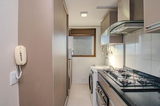 Cozinha e Área de Serviço de apartamento para alugar com 2 quartos, 74m² em Santa Maria Goretti, Porto Alegre