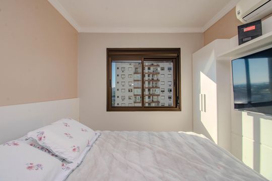 Suíte de apartamento para alugar com 2 quartos, 74m² em Santa Maria Goretti, Porto Alegre