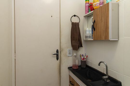 Banheiro de apartamento para alugar com 3 quartos, 50m² em Vila Nova Curuca, São Paulo