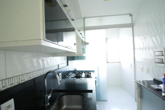 Cozinha de apartamento para alugar com 2 quartos, 65m² em São Domingos, São Paulo