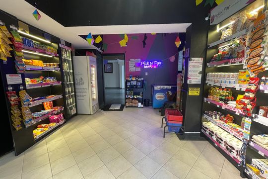 Mercado de apartamento à venda com 2 quartos, 65m² em São Domingos, São Paulo