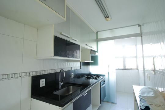 Cozinha de apartamento para alugar com 2 quartos, 65m² em São Domingos, São Paulo
