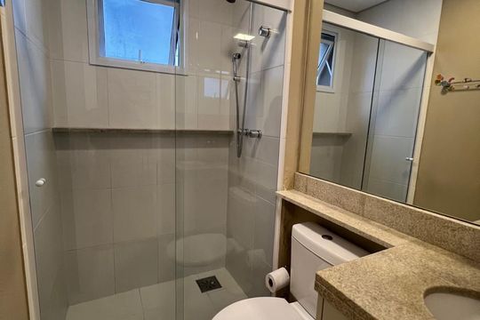 Banheiro de apartamento à venda com 2 quartos, 67m² em Taquaral, Campinas