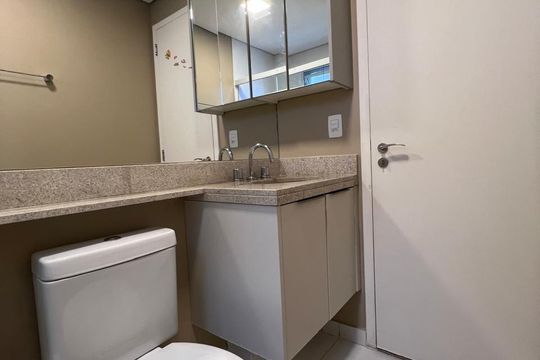 Banheiro de apartamento à venda com 2 quartos, 67m² em Taquaral, Campinas