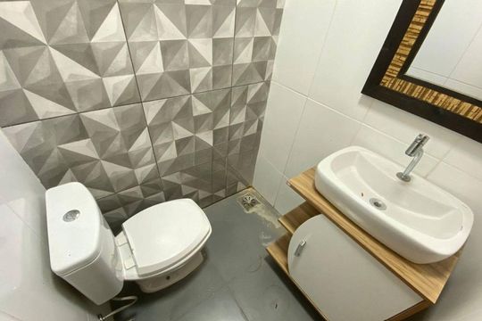 Banheiro 1 de casa para alugar com 3 quartos, 180m² em Cadiz, Gravataí