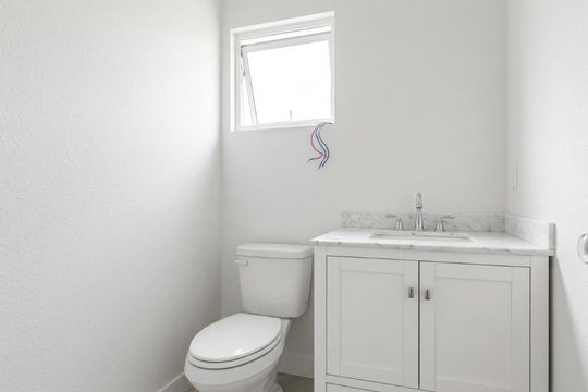 Banheiro 3 de casa de condomínio para alugar com 3 quartos, 219m² em Neópolis, Gravataí