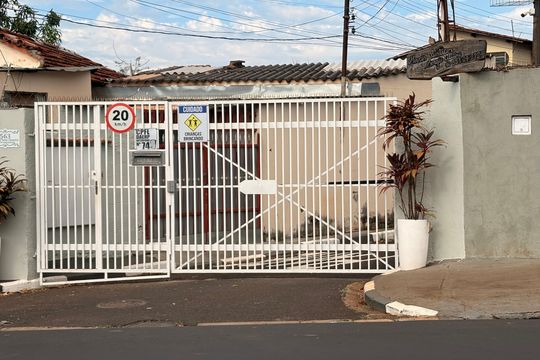 Fachada de casa para alugar com 3 quartos, 130m² em Sumarezinho, Ribeirão Preto