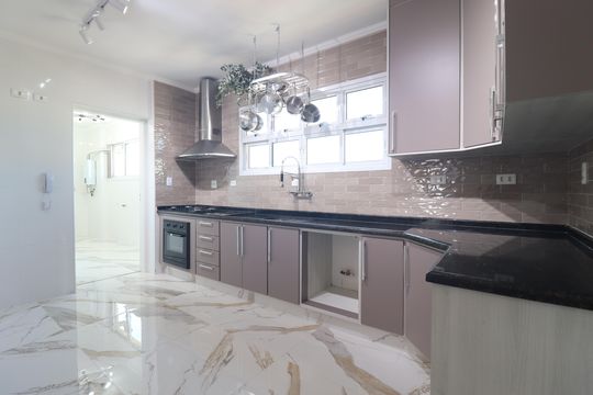 Cozinha de apartamento à venda com 3 quartos, 136m² em Vila Assunção, Santo André