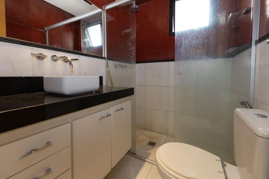Banheiro da Suíte 1 de apartamento à venda com 2 quartos, 87m² em Vila da Serra, Nova Lima