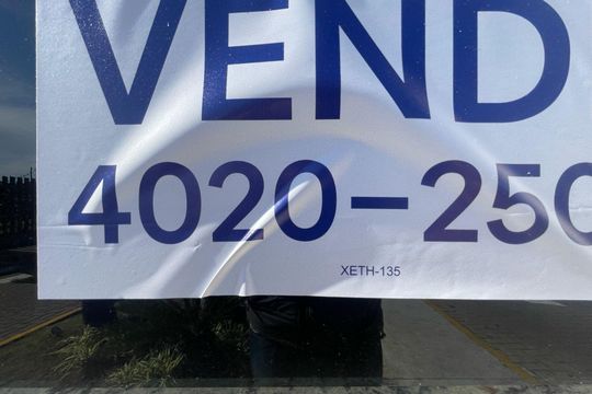 Placa instalada em 25/06/2026 com o código XETH-135 de apartamento para alugar com 2 quartos, 45m² em Santos Dumont, São Leopoldo