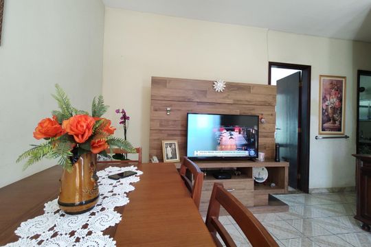 Sala de casa de condomínio à venda com 3 quartos, 213m² em Taquara, Rio de Janeiro