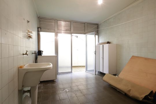 Área de Serviço de casa para alugar com 4 quartos, 361m² em Jardim Guedala, São Paulo