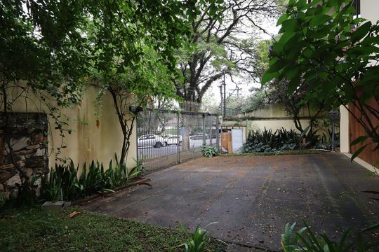 Área externa de casa para alugar com 4 quartos, 361m² em Jardim Guedala, São Paulo