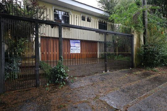 Fachada de casa para alugar com 4 quartos, 361m² em Jardim Guedala, São Paulo