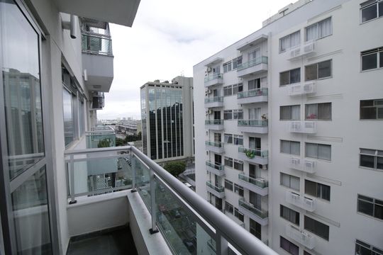 Varanda da Sala de apartamento para alugar com 2 quartos, 65m² em Barra da Tijuca, Rio de Janeiro