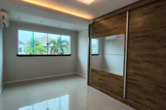 Casa de Condomínio para alugar com 5 quartos, 380m² em Recreio dos Bandeirantes, Rio de Janeiro