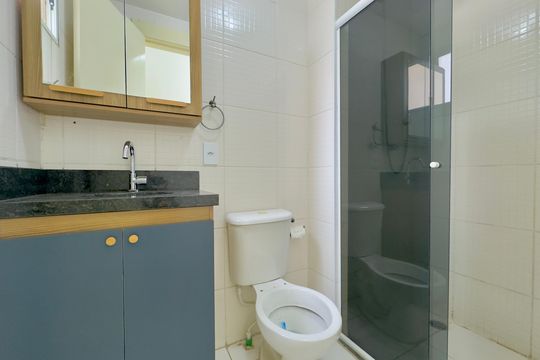 Banheiro de apartamento para alugar com 2 quartos, 45m² em Ponte Grande, Guarulhos