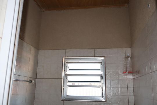 Banheiro de serviço de casa à venda com 3 quartos, 280m² em Jardim Piqueroby, São Paulo