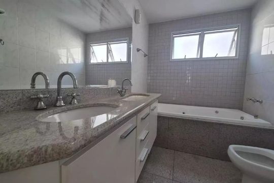 Banheiro de apartamento para alugar com 4 quartos, 150m² em Buritis, Belo Horizonte