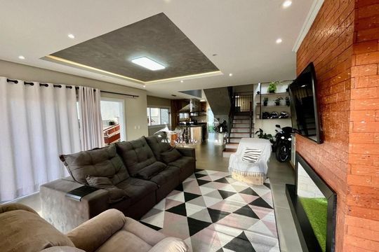 Casa de Condomínio para alugar com 4 quartos, 211m² em Centro, Gravataí