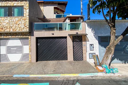 Fachada  de casa para alugar com 4 quartos, 180m² em Engenheiro Goulart, São Paulo