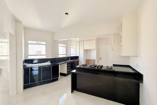 Cozinha  de apartamento à venda com 3 quartos, 207m² em Santo Amaro, São Paulo
