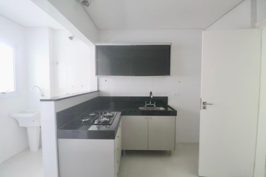 Cozinha de apartamento para alugar com 3 quartos, 100m² em Balneario Cidade Atlantica, Guarujá