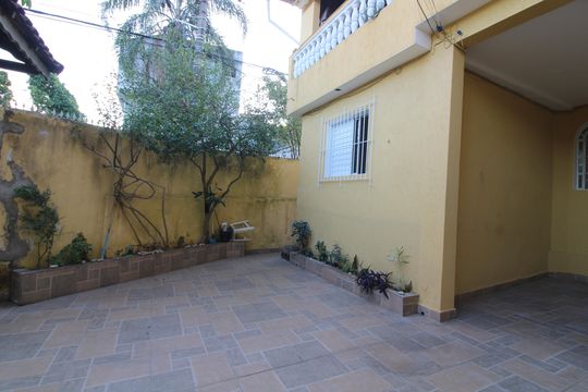garagem casa 1 de casa à venda com 5 quartos, 144m² em Jardim Três Marias, São Paulo