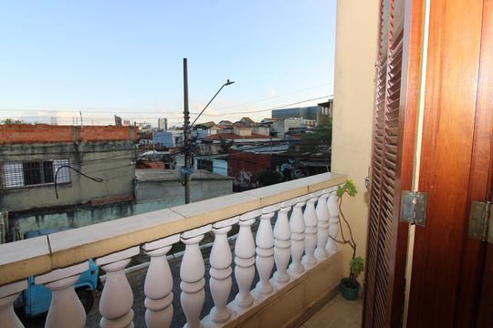 varanda quarto 1 casa 2 de casa à venda com 5 quartos, 144m² em Jardim Três Marias, São Paulo
