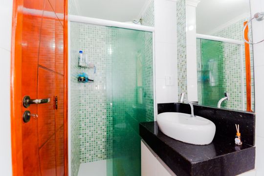 Banheiro de apartamento à venda com 3 quartos, 64m² em Jardim Flor da Montanha, Guarulhos
